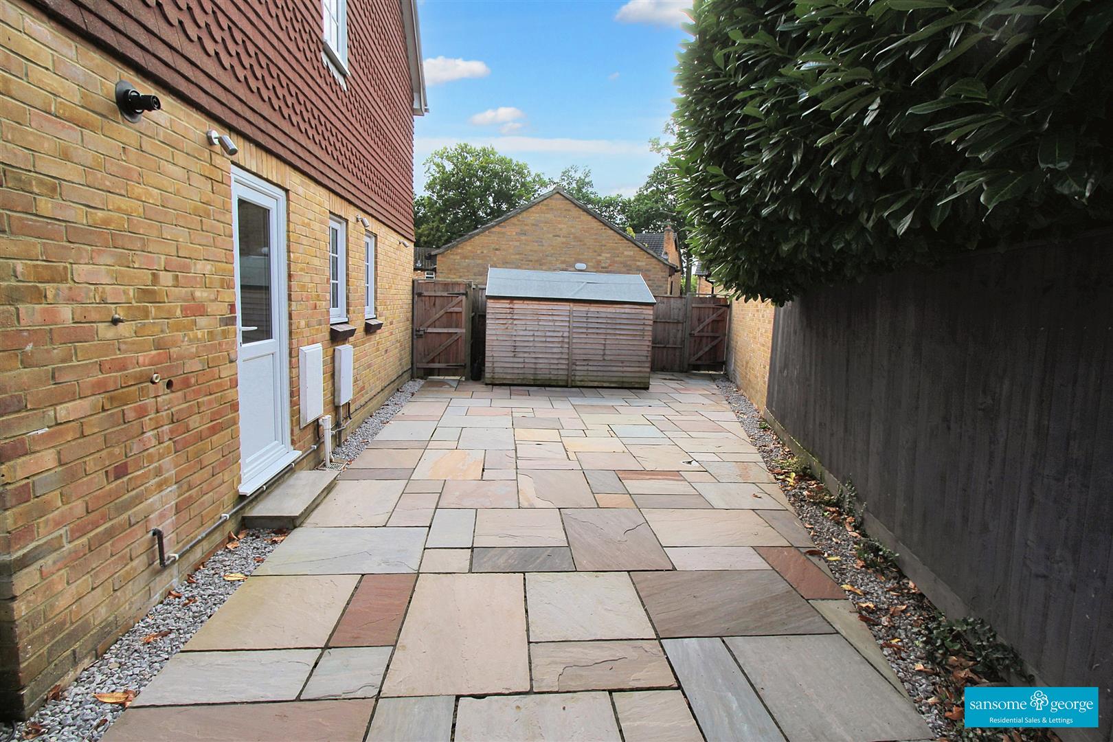 Farmiloe Close, Purley On Thames, Reading